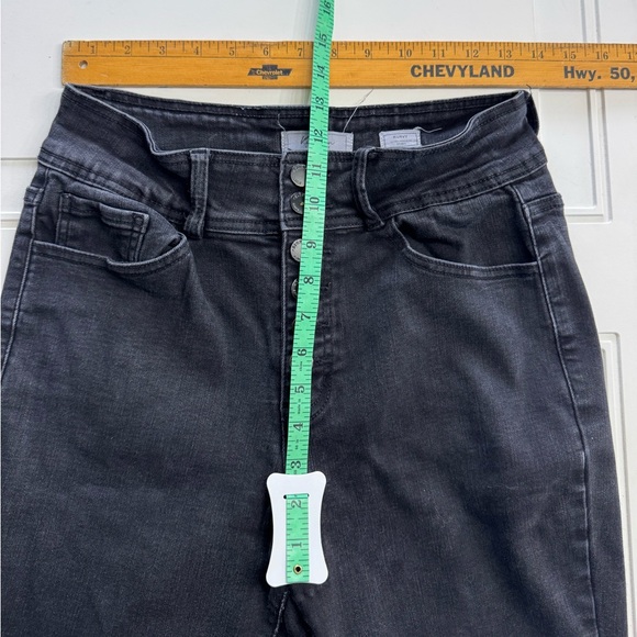 KanCan Kurvy Ultra High Button Fly Rise Skinny Black Washout Size 28 - Picture 6 of 7